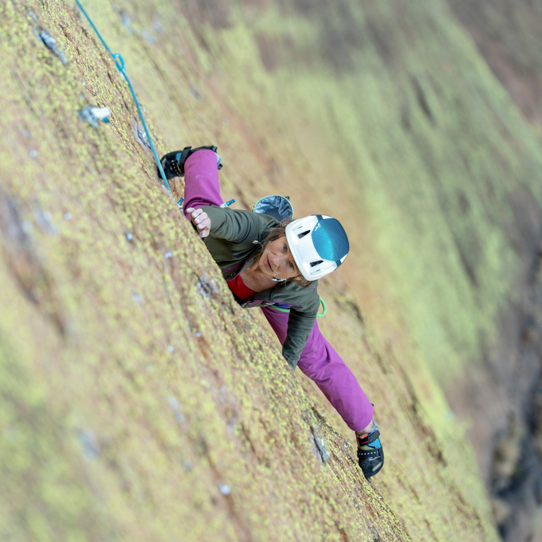 Women's R1 Ultralight Hoody - Image 13