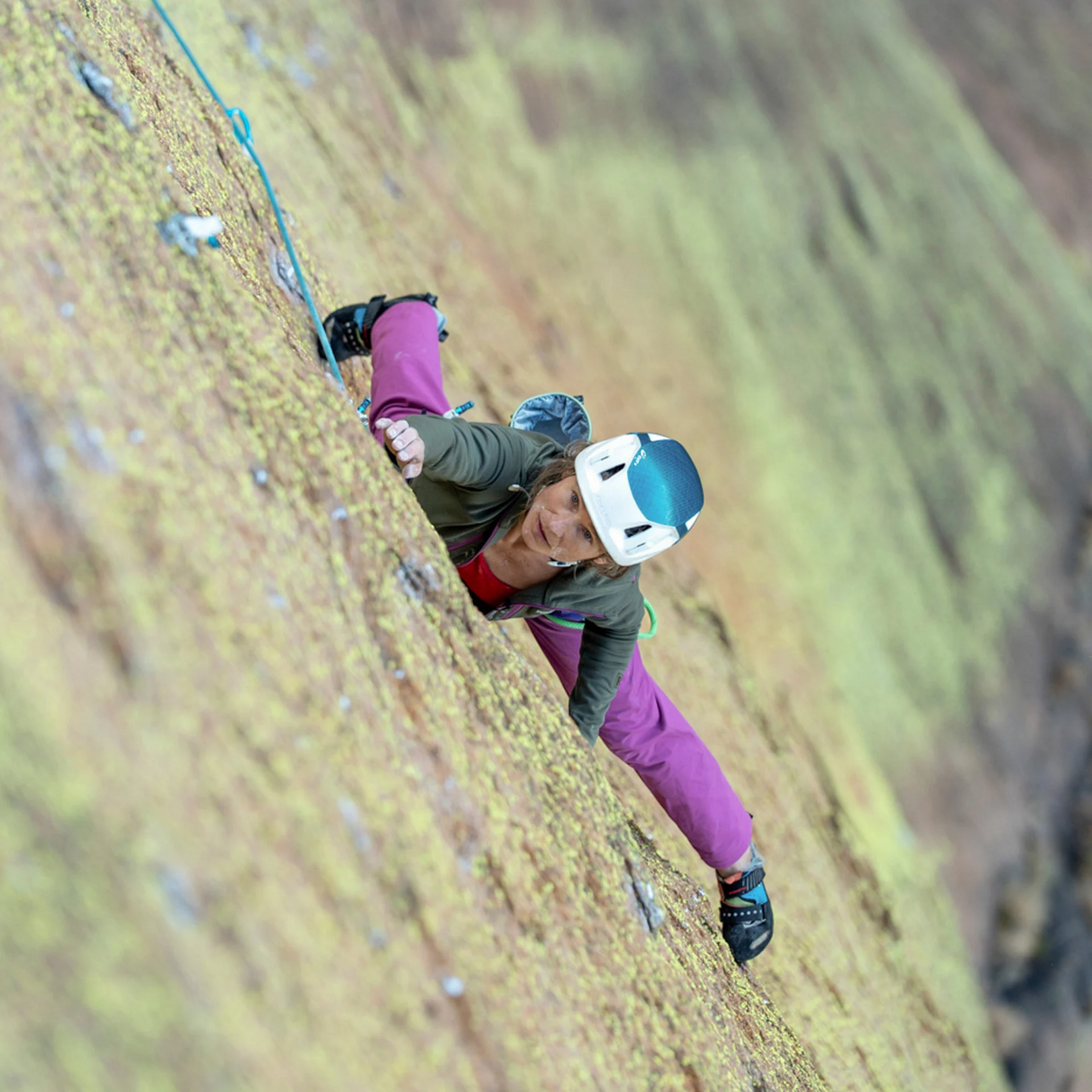 Women's R1 Ultralight Hoody - Image 12